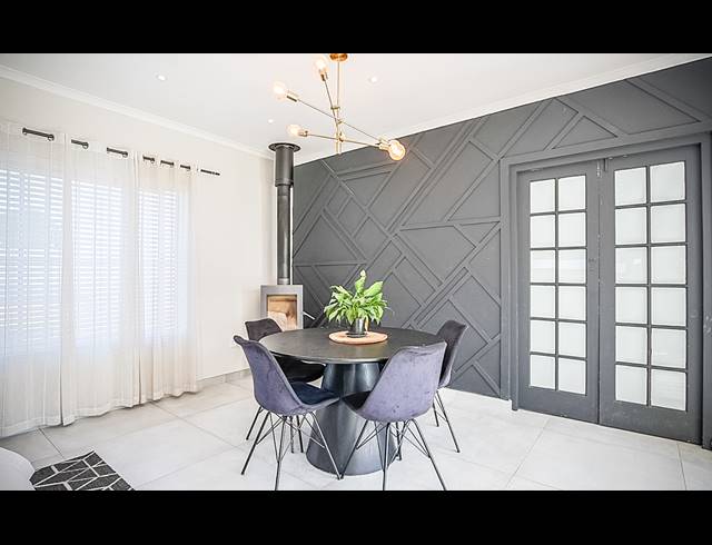 5 BEDROOM FREESTANDING FOR SALE IN BLOUBERG RISE